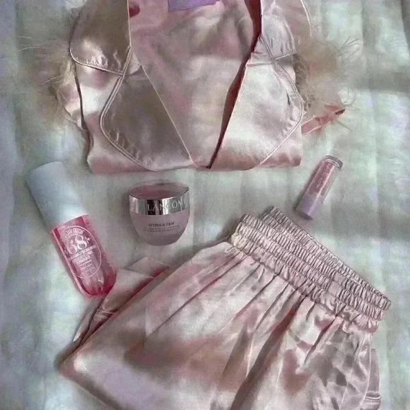 Satin PJ set fur lined from Nasty Gal - Picture 2 of 3